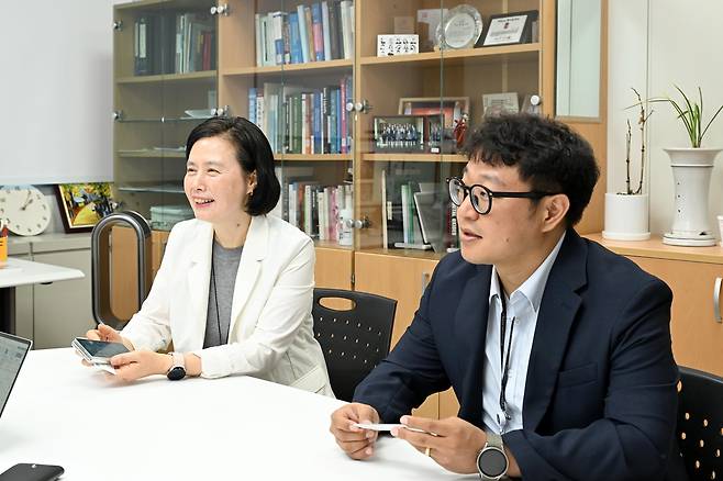 KIST 본원에서 연합뉴스와 인터뷰하는 이현주(왼쪽)·이웅 KIST 책임연구원 [KIST 제공. 재판매 및 DB 금지]