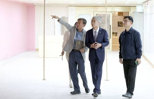 롯데백화점 마산점 방문한 박종훈 경남교육감 [촬영 김동민]