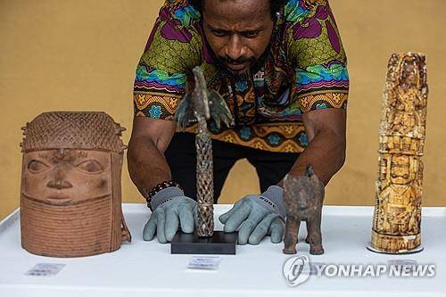네덜란드가 나이지리아에 반환한 약탈 유물 [AFP=연합뉴스]