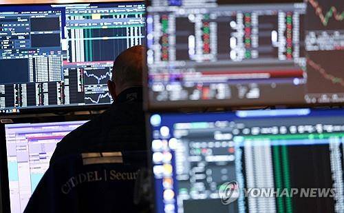 뉴욕 증권거래소 트레이더의 모니터 [뉴욕 AFP=연합뉴스. 재판매 및 DB 금지]