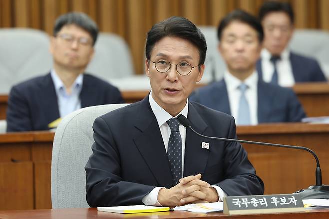 김민석 국무총리 후보자가 24일 서울 여의도 국회에서 열린 인사청문회에서 의원질의에 답변하고 있다. 연합뉴스