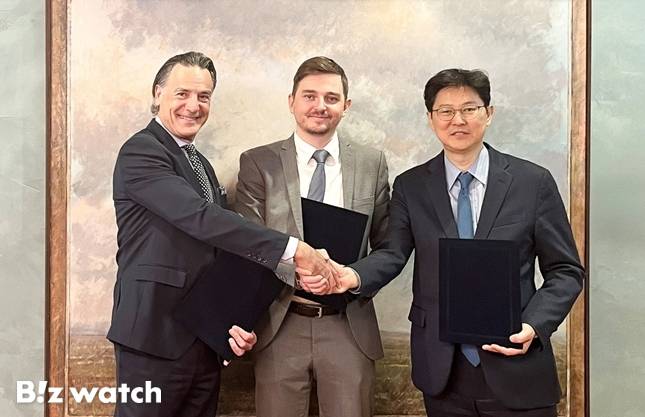 오른쪽부터 현대건설 최영 뉴에너지사업부장, 포툼 로랑 레뷰글 신규원전담당 부사장, 웨스팅하우스 엘리아스 게데온 수석부사장/사진=현대건설