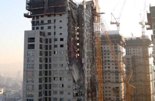 2022년 1월 21일 오전 광주 서구 화정아이파크 붕괴사고 현장에서 타워크레인 해체 작업이 진행되고 있다. (사진=연합뉴스)