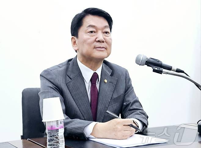 안철수 국민의힘 의원(경기 성남시 분당구갑)이 18일 대구 수성구 범어동 국민의힘 대구시당에서 간담회를 열고 취재진 질문에 답하고 있다. 2025.6.18/뉴스1 ⓒ News1 남승렬 기자