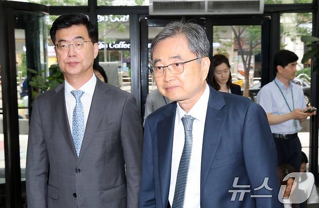 조현 외교부 장관 후보자가 24일 오전 서울 종로구 대우빌딩에 마련된 인사청문회 준비 사무실로 출근을 하고 있다. 2025.6.24/뉴스1 ⓒ News1 임세영 기자