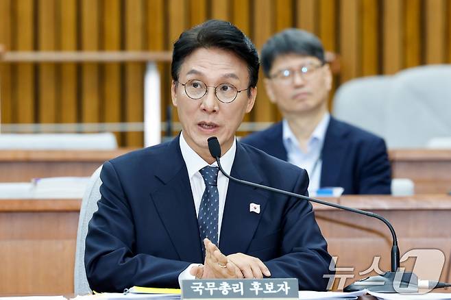 김민석 국무총리 후보자가 24일 오전 서울 여의도 국회에서 열린 인사청문회에 출석해 의원 질의에 답하고 있다. 2025.6.24/뉴스1 ⓒ News1 안은나 기자