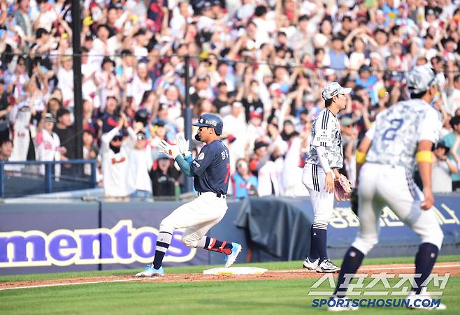 7일 잠실구장에서 열린 두산과 롯데의 경기. 3회 1사 3루. 1타점 3루타 날린 장두성. 잠실=송정헌 기자songs@sportschosun.com/2025.06.07/