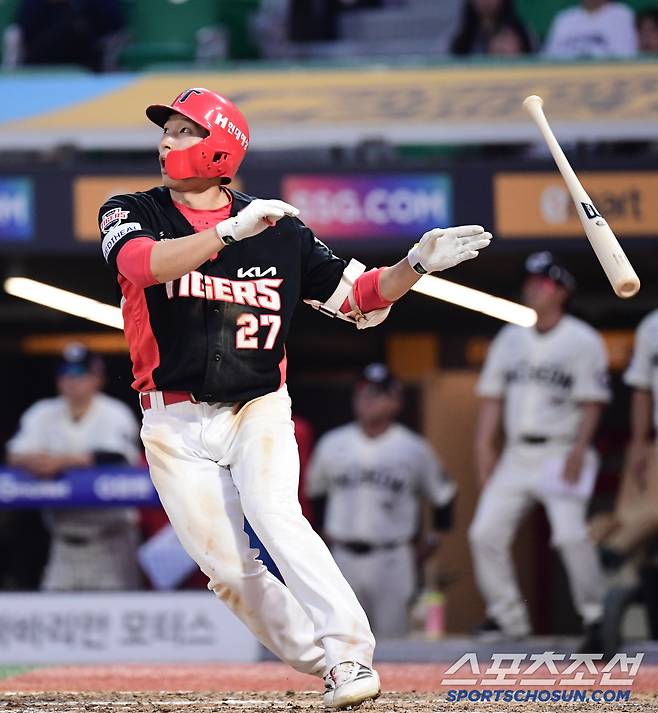 22일 인천 SSG랜더스필드에서 열린 SSG와 KIA의 경기. 9회초 1타점 외야플라이 타구를 날리고 있는 김호령. 인천=송정헌 기자songs@sportschosun.com/2025.06.22/