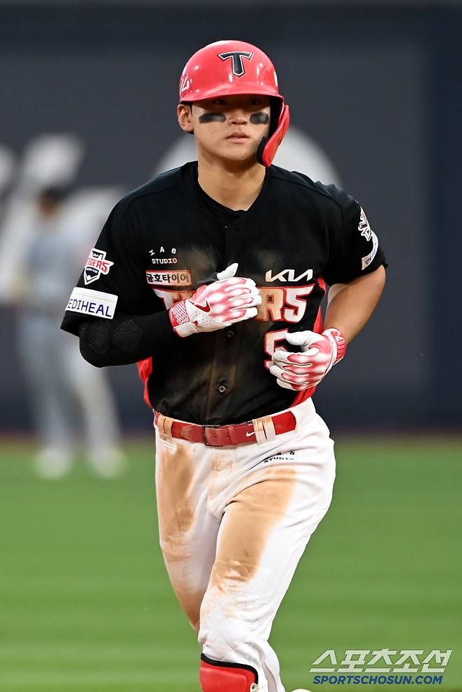 22일 수원KT위즈파크에서 열린 KIA와 KT의 경기,  3회초 KIA 김도영이 재역전 솔로홈런을 치고 기쁨을 나누고 있다. 수원=허상욱 기자wook@sportschosun.com/2025.05.22/