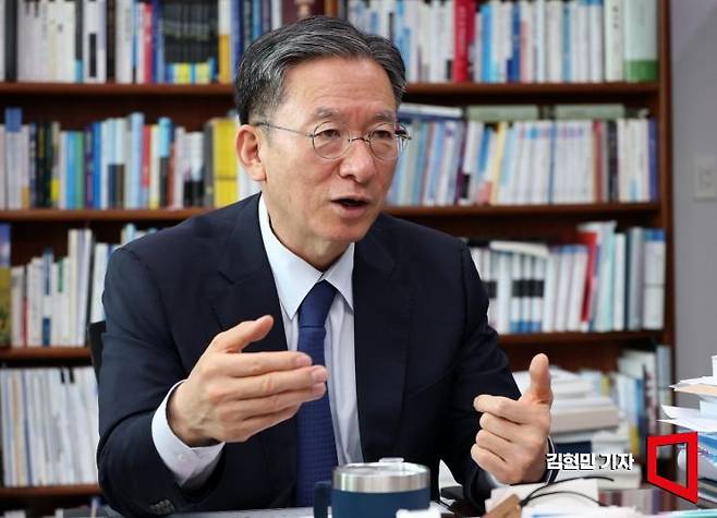 정성호 더불어민주당 의원이 17일 국회에서 아시아경제와 인터뷰를 하고 있다. 김현민 기자