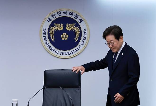 이재명 대통령이 23일 용산 대통령실에서 제1차 수석보좌관회의에 입장하고 있다. ⓒ연합뉴스