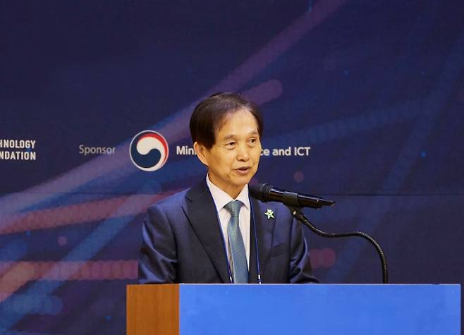 이광형 KAIST 총장이 인공지능(AI) 관련 포럼에서 연설하고 있다. KAIST 제공