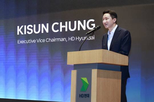 정기선 HD현대 수석부회장이 24일 HD현대 글로벌R&D센터에서 열린 '한·미 조선협력 전문가 포럼'에서 개회사를 하고 있다. HD현대 제공