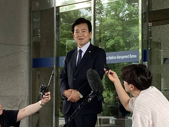 정동영 통일부 장관 후보자가 24일 서울 삼청동 남북관계관리단에서 기자들을 만나 질의에 답변하고 있다. 사진=김경수 기자