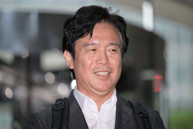 김영훈 고용노동부 장관 후보자가 24일 서울 중구 서울지방고용노동청 인사청문회 준비 사무실로 첫 출근하며 기자들의 질문에 답하고 있다. 강예진 기자