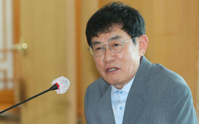 방송인 이경규가 지난달 30일 서울 중구 동국대에서 열린 건학 120주년 홍보대사 위촉식에서 인사말을 하고 있다. 뉴시스