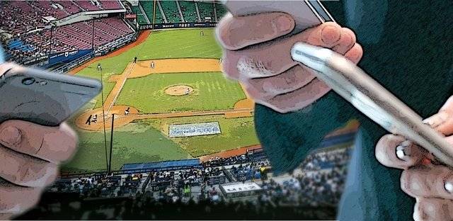 개인 쇼츠 제작자의 영상이 프로야구 인기 상승에 큰 기여를 한 게 사실이다. 저작권을 존중하는 건 영상물 제작의 필수 원칙이라는 반응도 있다. 운영기구, 현장 제작자, 잠재 사업자 모두 입장이 다르다. IS포토