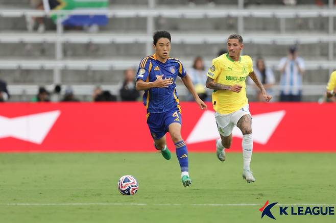 18일 미국 올랜도의 인터앤코 스타디움에서 열린 울산과 마멜로디의 2025 FIFA 클럽 월드컵 F조 1차전. 울산 서명관이 돌파를 시도하고 있다. 사진=프로축구연맹