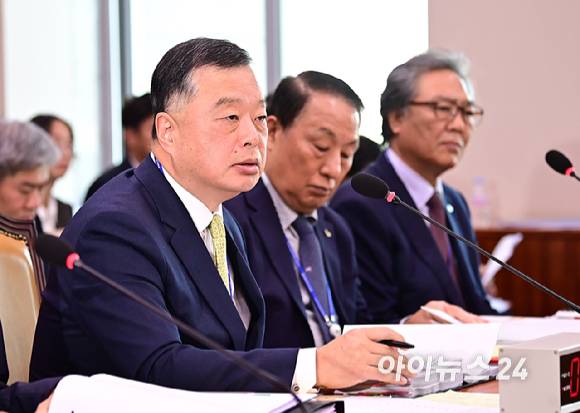 유병태 주택도시보증공사 사장이 지난해 10월 국회 국토교통위원회에서 열린 한국부동산원, 주택도시보증공사 등의 국정감사에서 의원의 질의에 답변하고 있다.