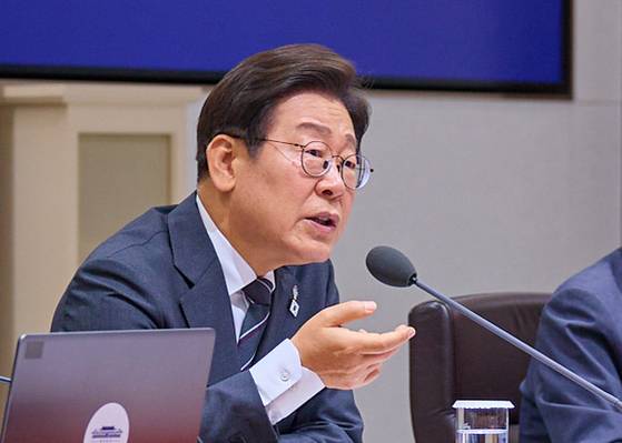 이재명 대통령이 지난 19일 서울 용산 대통령실청사에서 제26회 국무회의를 주재하고 있다. [사진 대통령실]