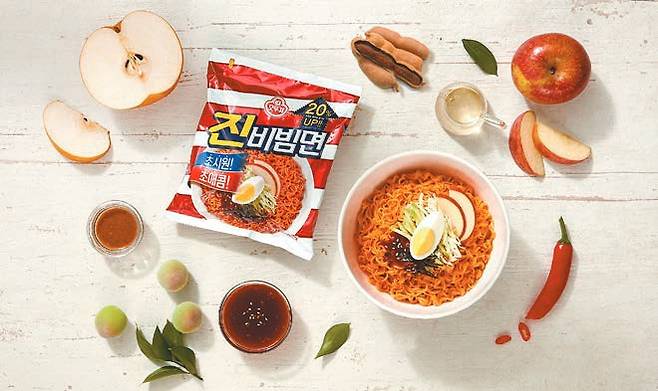 오뚜기 ‘진비빔면’은 푸짐한 양과 깔끔하고 시원하면서 매콤한 맛이 조화를 이루며 소비자의 사랑을 받고 있다. [사진 ㈜오뚜기]