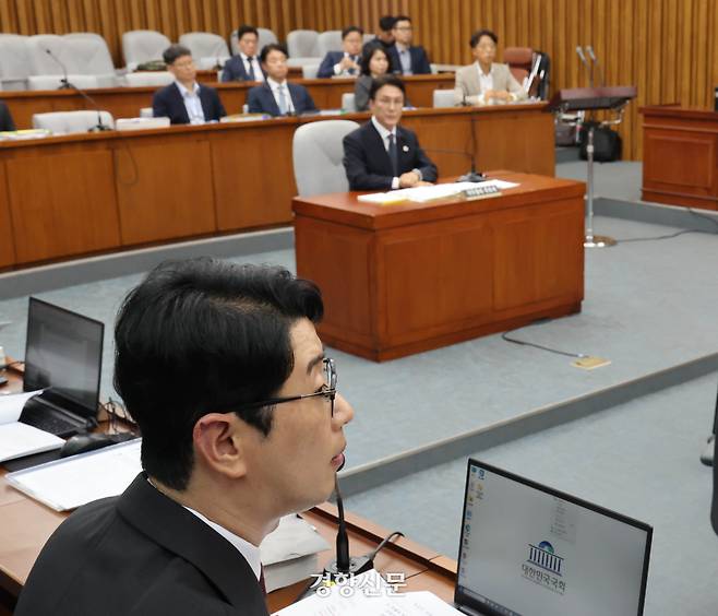 주진우 국민의힘 의원이 24일 국회에서 열린 김민석 국무총리 인사청문회에서 질의를 하고 있다. 박민규 선임기자