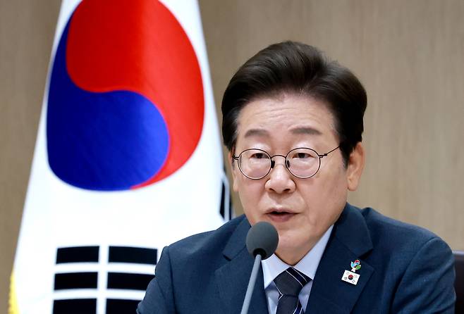 President Lee Jae Myung convenes a Cabinet meeting held at the presidential office in Yongsan-gu, Seoul, Tuesday. (Yonhap)