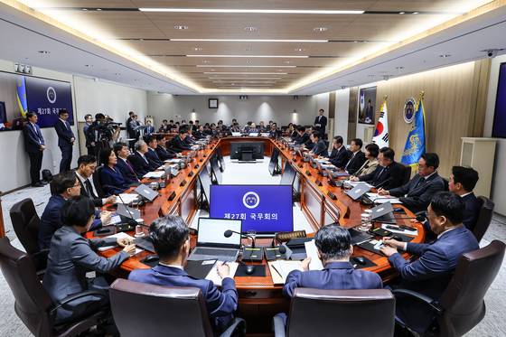 President Lee Jae Myung convenes a Cabinet meeting at the presidential office in Yongsan District, central Seoul, on June 24. [JOINT PRESS CORPS]