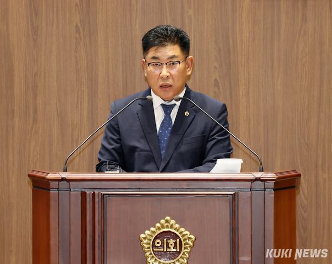 충남도의회 오인철 의원이 제359회 정례회 제4차 본회의 5분 발언을 통해 학생 건강 증진을 위한 보건교육 체계의 전문성과 구조 개선을 강조하고 있다.