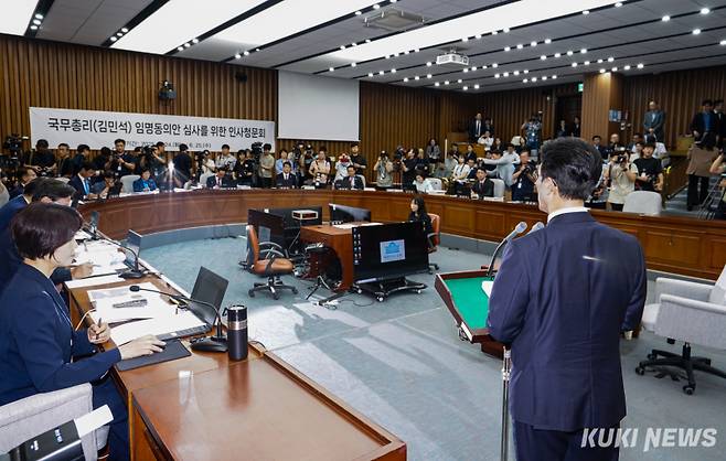 김민석 국무총리 후보자가 24일 서울 여의도 국회에서 열린 인사청문회에 출석해 모두발언을 하고 있다.