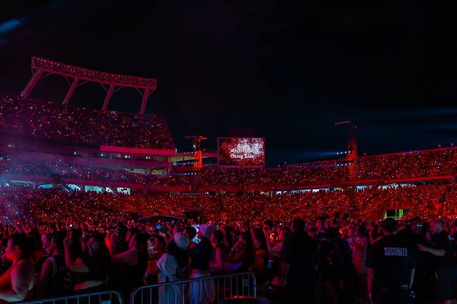 지난 14일 미국 플로리다주 올랜도에 위치한 캠핑 월드 스타디움에서 스트레이 키즈 공연이 진행중이다. JYP엔터테인먼트 제공