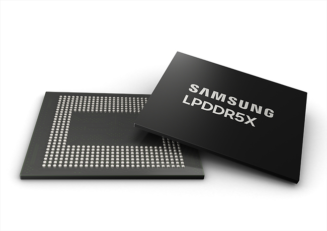 삼성전자의 12나노급 LPDDR5X D램 [사진 = 삼성전자]