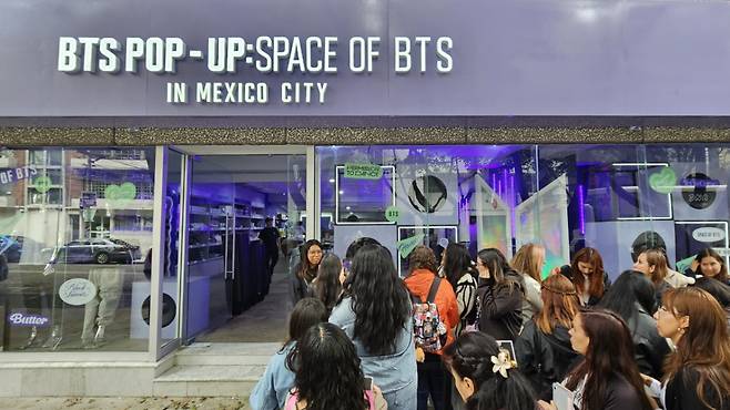 최근 멕시코의 수도 멕시코시티에 개장한 BTS 팝업스토어