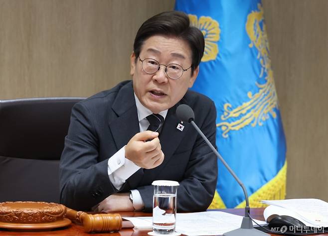 [서울=뉴시스] 고범준 기자 = 이재명 대통령이 19일 서울 용산구 대통령실 청사에서 열린 국무회의에서 발언하고 있다. (대통령실통신사진기자단) 2025.06.19. bjko@newsis.com /사진=