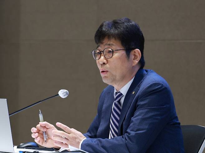 유상대 한국은행 부총재가 24일 서울 중구 한은에서 진행된 기자간담회에서 질문에 답하고 있다./사진제공=한국은행