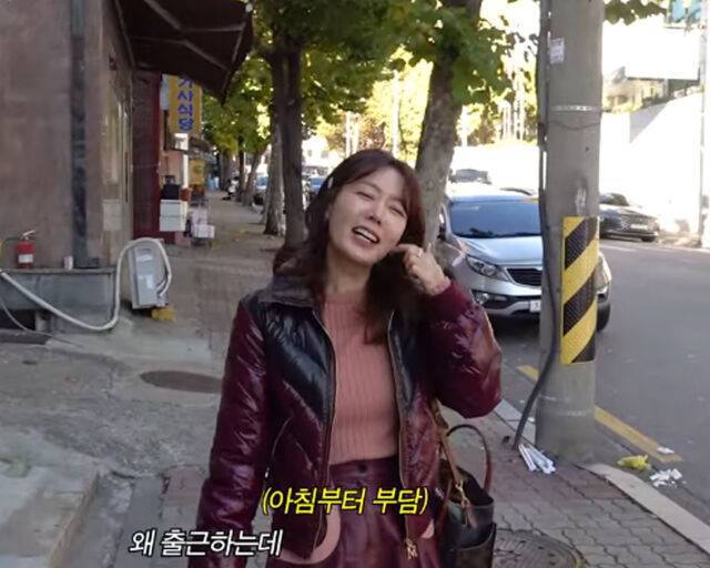 안선영의 출근길에 제작진이 찾아와 당황하는 모습을 보였다. / 유튜브 '이게 바로 안선영' 캡처