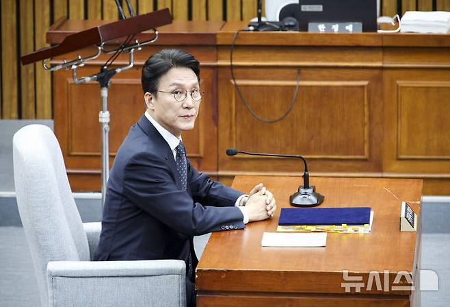 [서울=뉴시스] 김금보 기자 = 김민석 국무총리 후보자가 24일 서울 여의도 국회에서 열린 인사청문회에 앞서 자리에 앉아있다. 2025.06.24. kgb@newsis.com