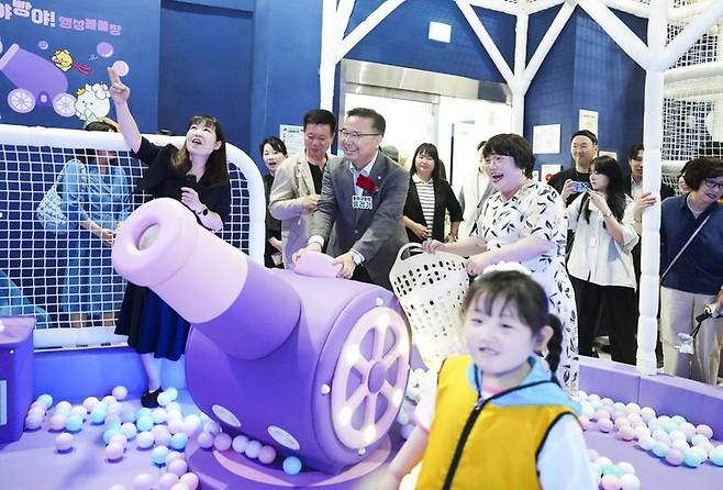 [서울=뉴시스]  ‘우주탐험으로 아이들 상상력 활짝!’ 중랑구, 실내놀이터 4호점 ‘우주 놀이터’ 개관. 2025.06.24. (사진=중랑구 제공) *재판매 및 DB 금지