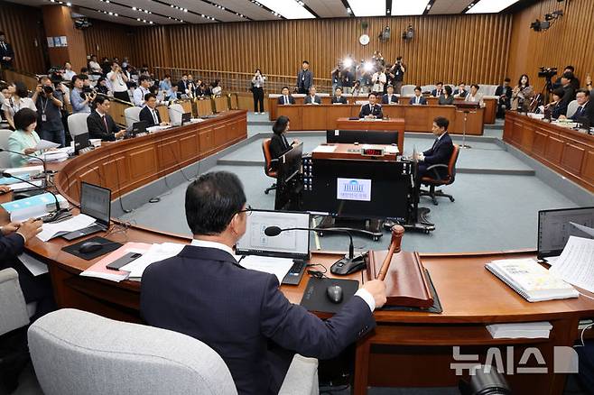 [서울=뉴시스] 김명년 기자 = 24일 오전 서울 여의도 국회에서 김민석 국무총리 후보자 임명동의에 관한 인사청문특별위원회 전체회의가 열리고 있다. 2025.06.24. kmn@newsis.com