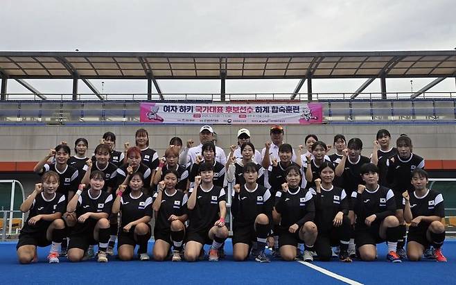 [서울=뉴시스] 한국 여자 하키 국가대표 후보 선수단, 충북 진천선수촌에서 하계 합숙 훈련 진행. (사진=대한하키협회 제공) *재판매 및 DB 금지