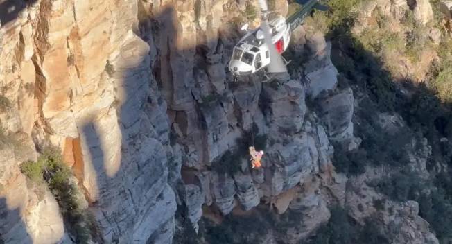 헬기 구조 과정 [출처=뉴욕포스트]