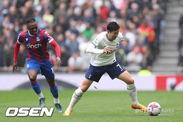 [사진] 에제와 손흥민 ⓒGettyimages(무단전재 및 재배포 금지)