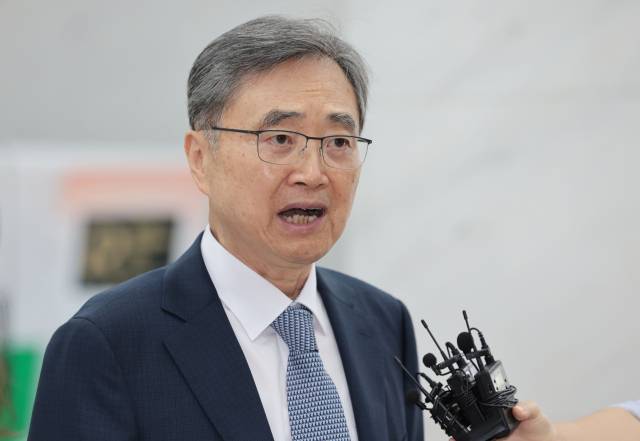 ▲ 조현 외교부 장관 후보자가 24일 서울 종로구에 마련된 인사청문회 준비 사무실로 출근하며 취재진 질문에 답하고 있다. ⓒ연합뉴스