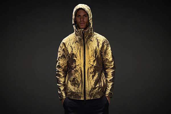 볼레백에서 새로 출시한 황금색 금속 재킷. 사진 볼레백.