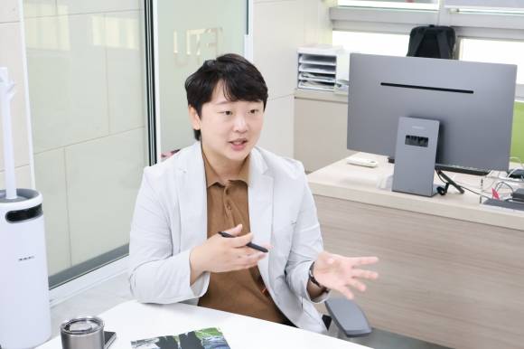 12만명의 조합원을 이끄는 이보미 교사노동조합연맹 위원장은 “다양한 아이들이 모인 교실에서 교사가 제대로 교육할 수 있으려면 악성 민원 등에 대한 안전망이 필요하다”고 강조했다. 교사노동조합연맹 제공