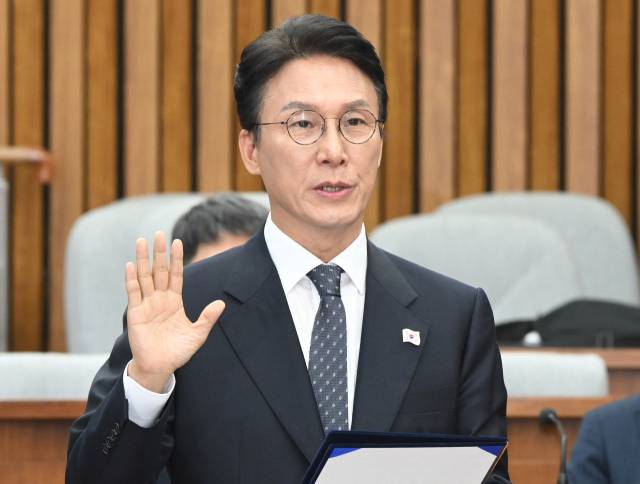 김민석 국무총리 후보자가 24일 국회에서 열린 인사청문회에 출석해 선서하고 있다. 오승현 기자 2025.06.24