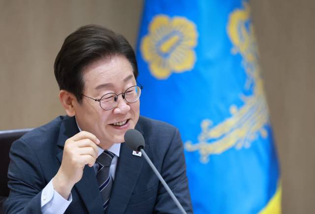 이재명 대통령이 24일 서울 용산 대통령실 청사에서 열린 국무회의를 주재하며 발언하고 있다. 연합뉴스