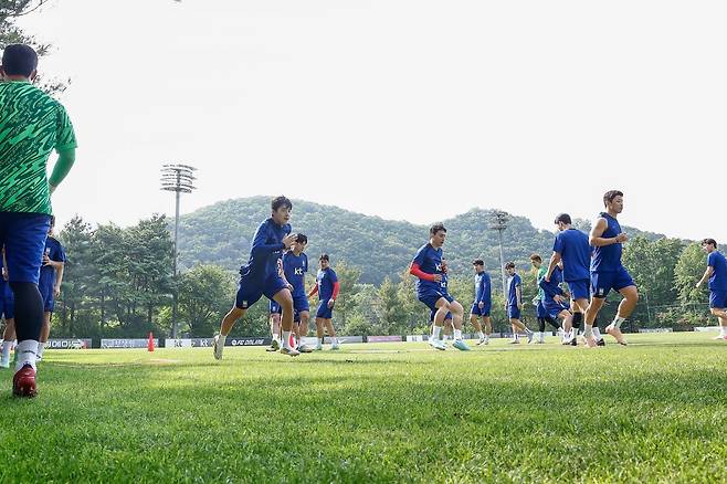 대한축구협회는 15년째 10만원으로 동결된 국가대표팀 수당을 인상하려는 움직임을 보이고 있다. 사진제공｜대한축구협회