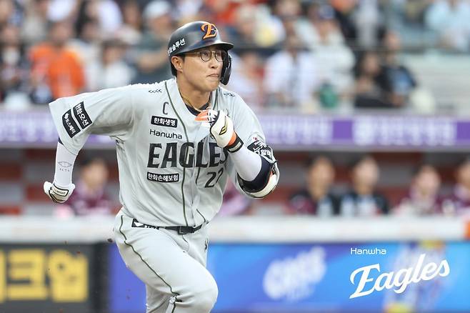 한화 채은성은 22일 대전 한화생명볼파크에서 3타수 3안타 1타점 1득점 활약으로 개인 통산 800타점 고지를 밟았다. 올해도 클러치 능력을 발휘하고 있는 채은성은 무난하게 80타점 고지를 넘길 것으로 보인다. 적극적인 타격을 앞세워 한화 이적 후 한 시즌 최다 타점 기록에도 도전한다. 사진제공|한화 이글스