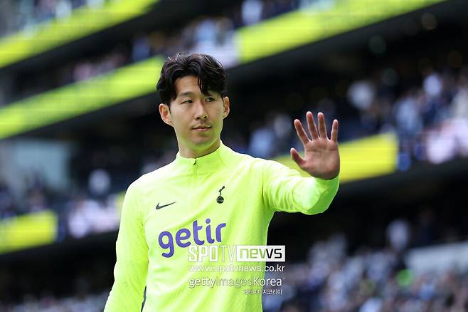 ▲ 손흥민 경기력에 대한 불안함도 분명하다. 오는 7월 33살에 접어드는 손흥민은 최고의 장점이었던 스피드와 활동량이 떨어지며 '에이징 커브'를 실감하는 모양새다.